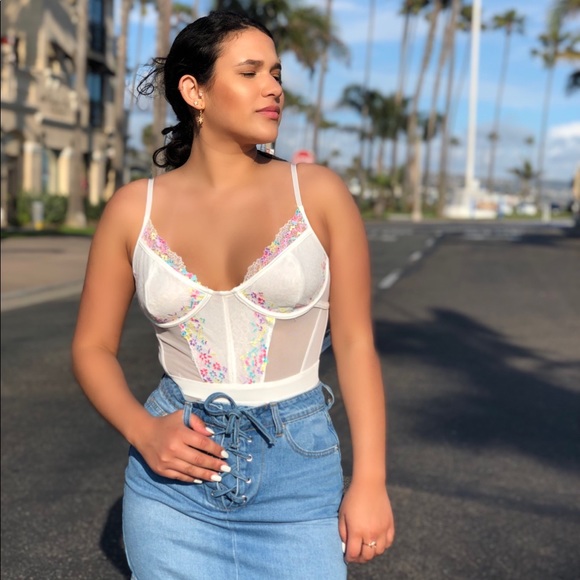 Tops - Flower Lace Bodysuit